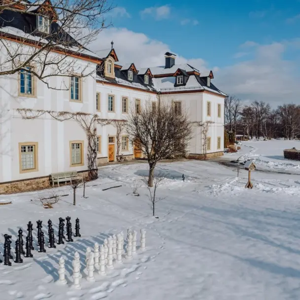 Pałac Pakoszów zimą